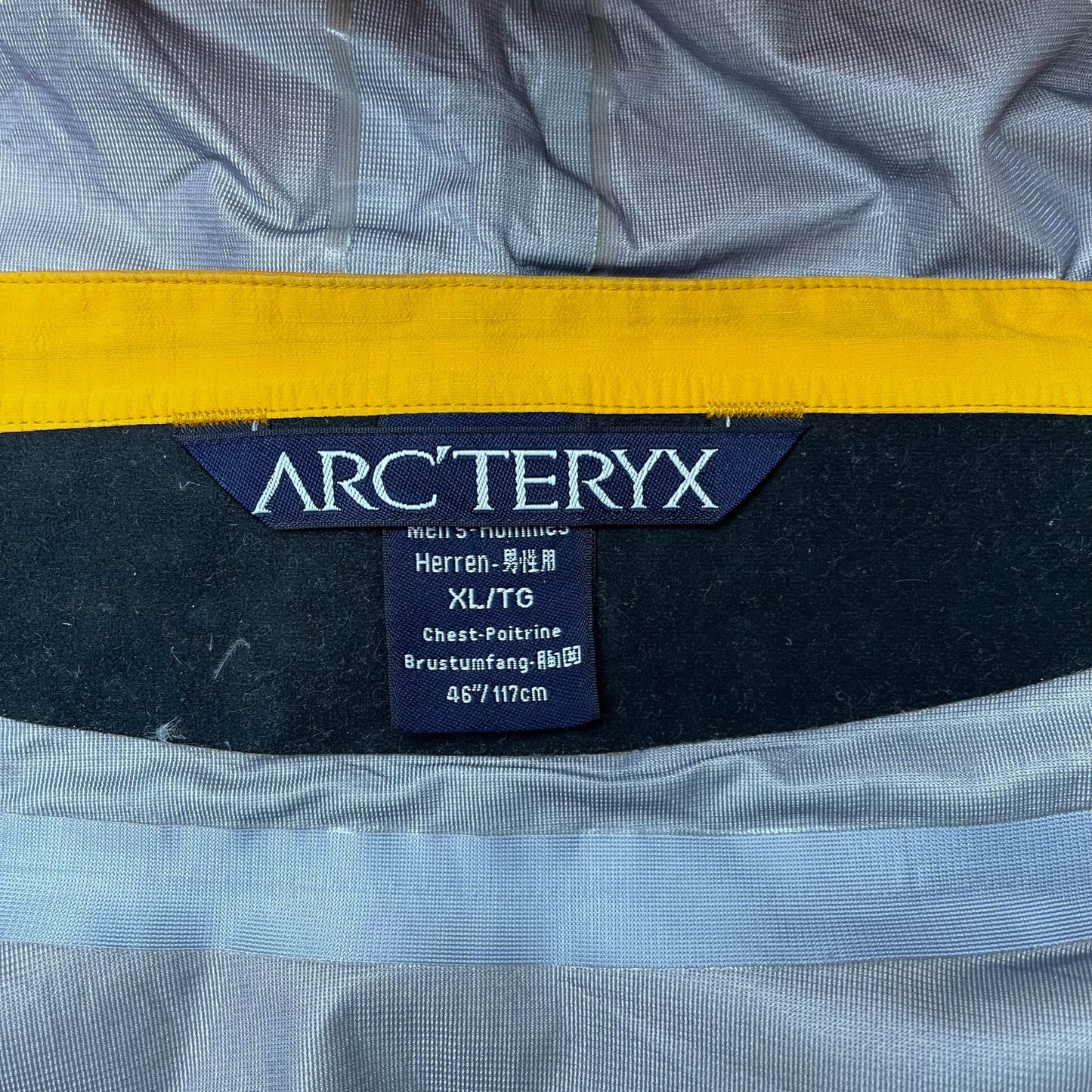 Vintage Arc’teryx Beta AR Gore-tex Shell Jacket (XL)