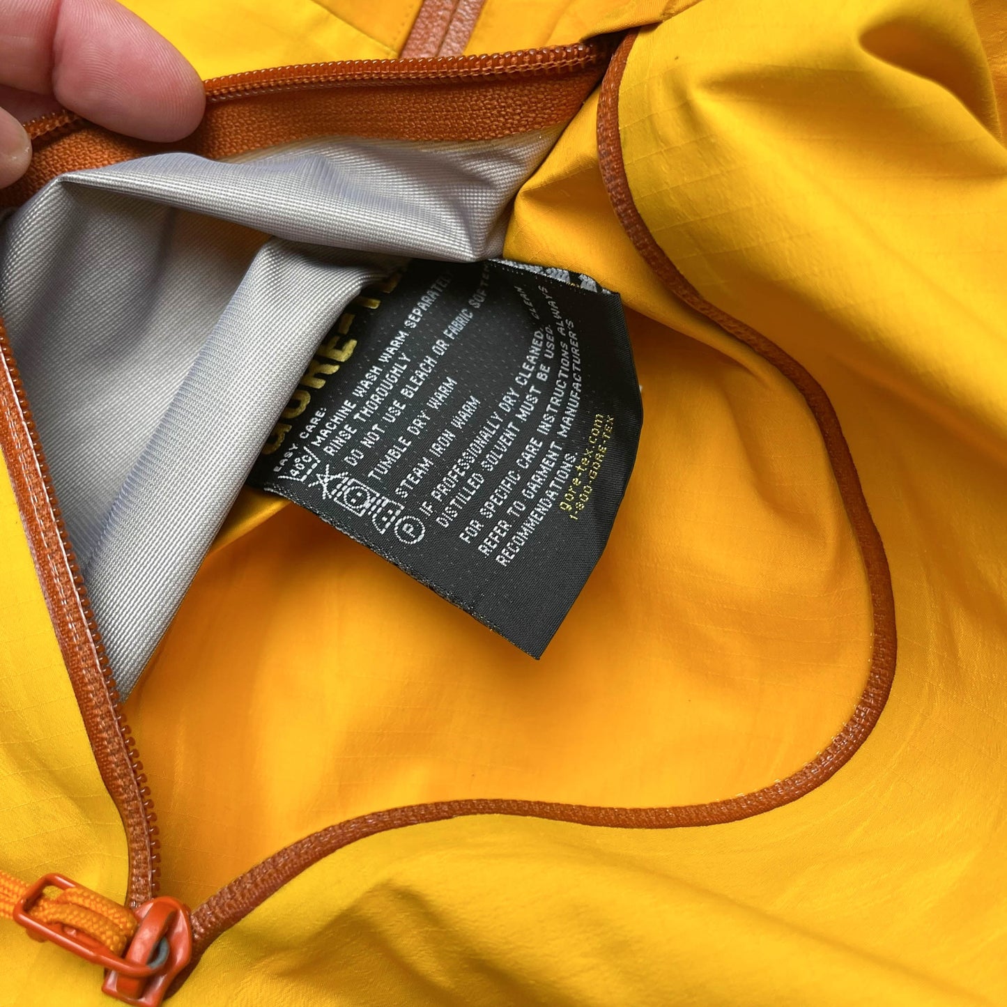 Vintage Arc’teryx Beta AR Gore-tex Shell Jacket (XL)