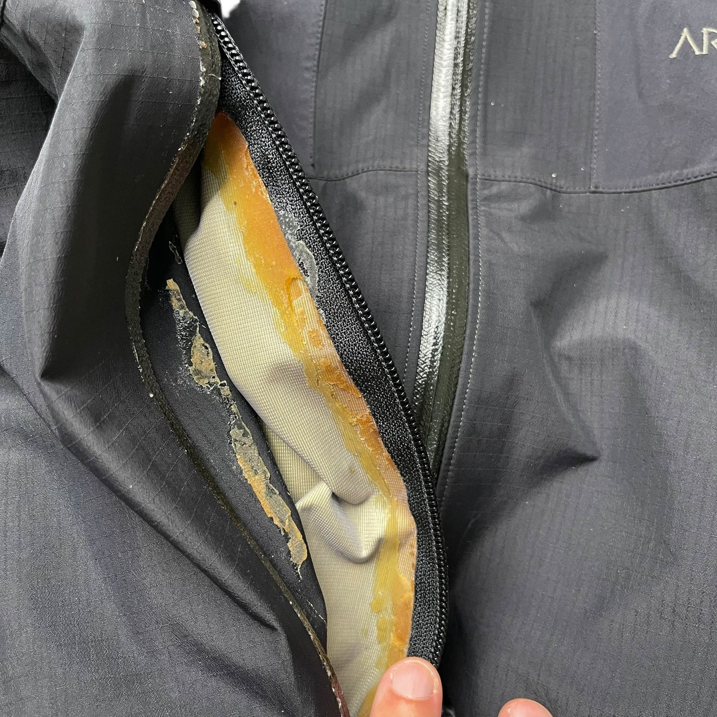 Vintage Arc’teryx Beta AR Gore-Tex Pro Jacket (L)