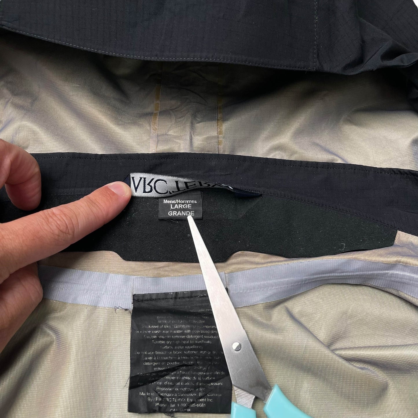 Vintage Arc’teryx Beta AR Gore-Tex Pro Jacket (L)