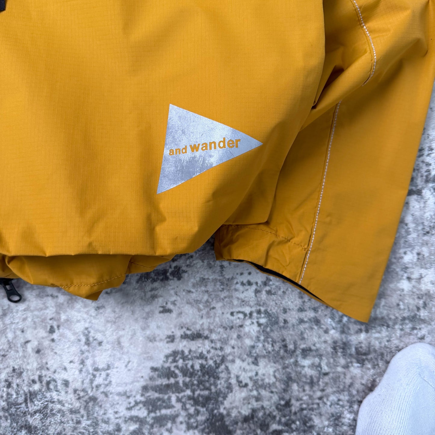 And Wander E Vent Drop Pocket Rain Jacket (L)