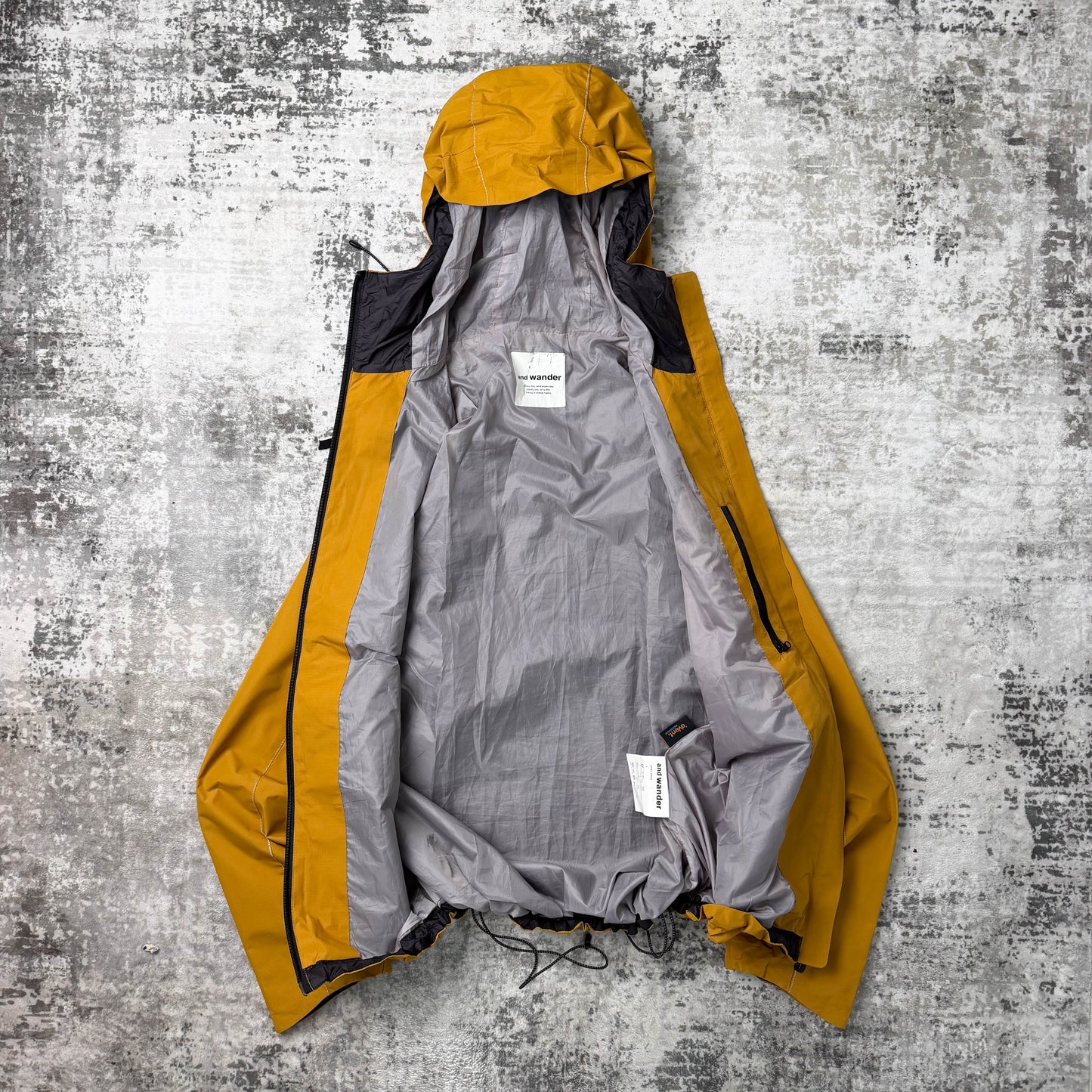 And Wander E Vent Drop Pocket Rain Jacket (L)