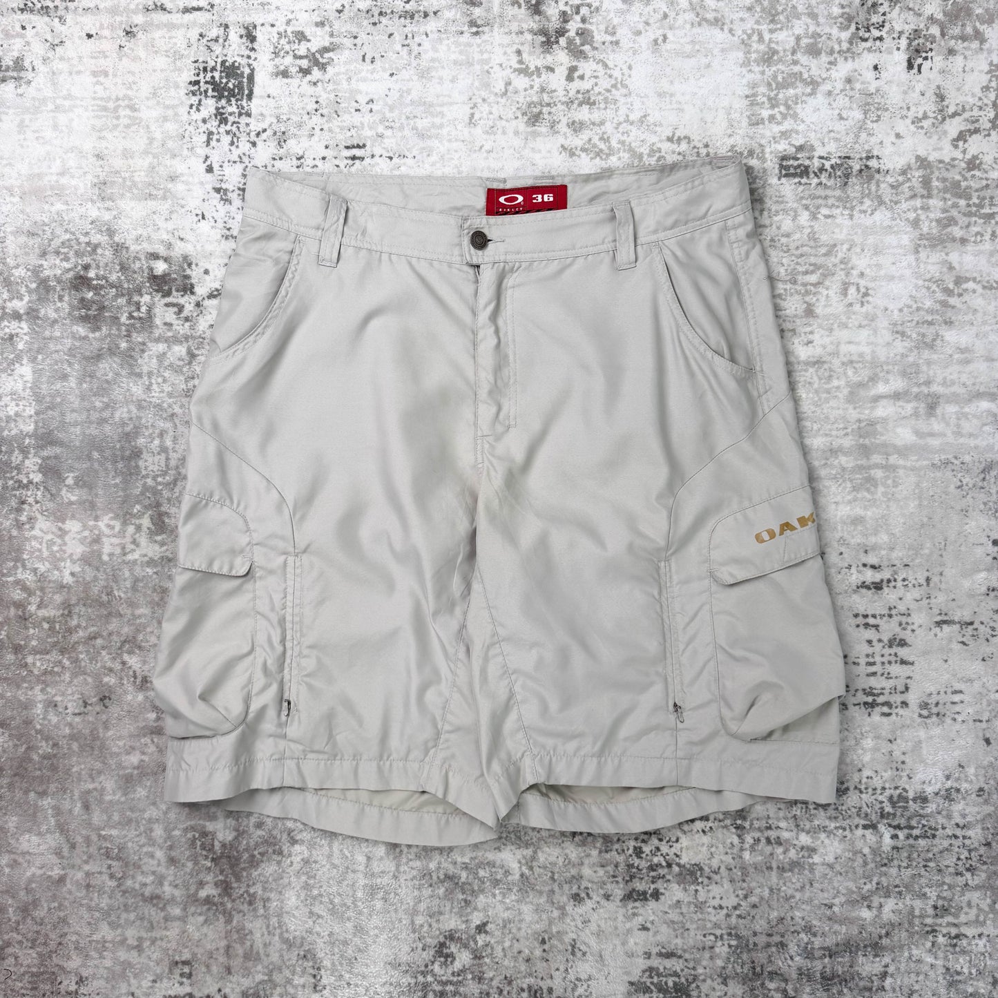 Vintage Oakley Cargo Shorts (W36)