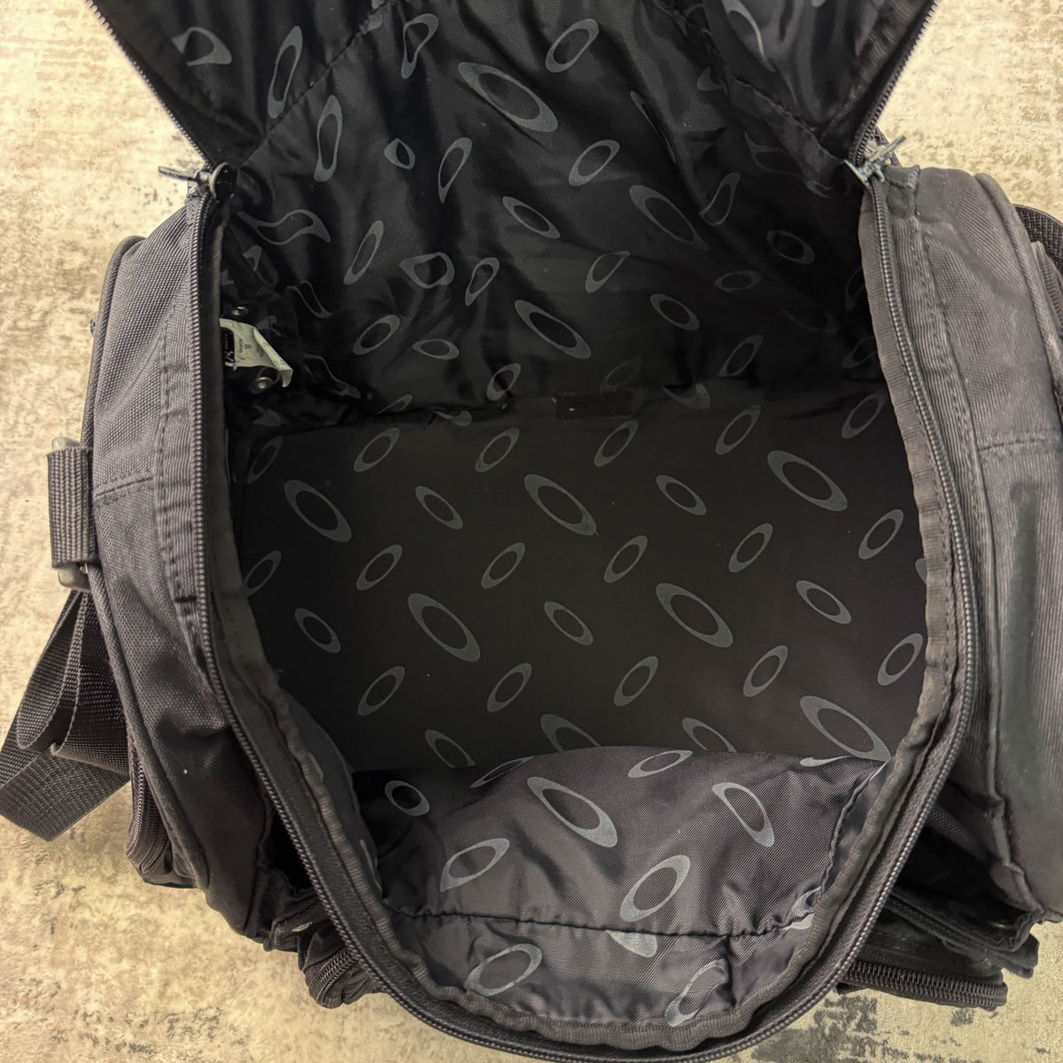 Vintage Oakley Tactical Duffle Bag