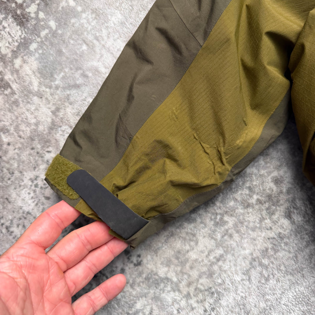 Vintage Arc'teryx Fission SV Goretex Shell Jacket (M)