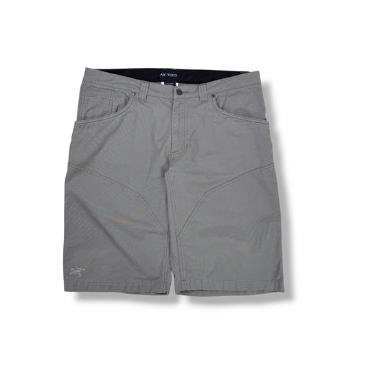 Arc'teryx Bastion Cotton Cargo Shorts (W36)