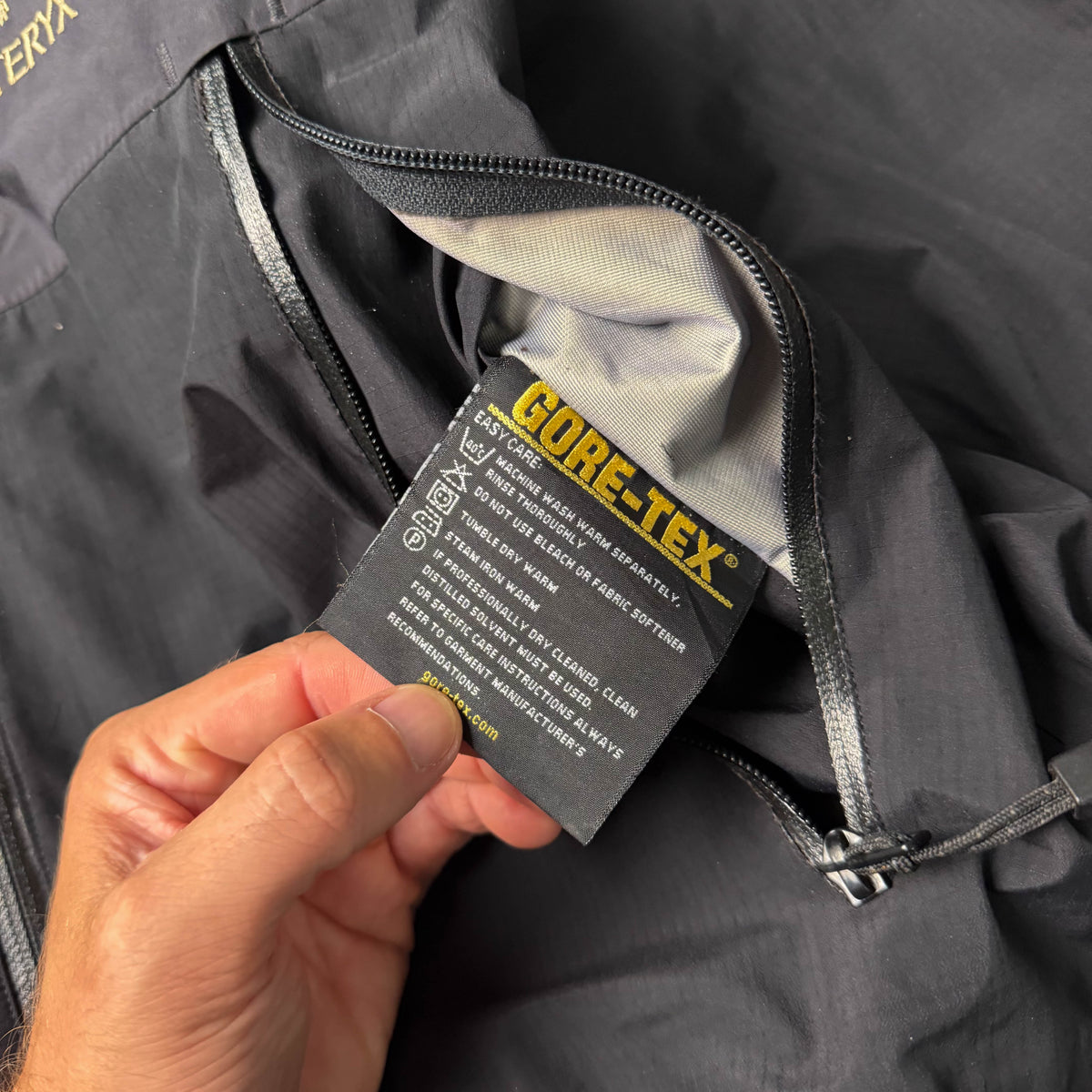 Vintage Arc'teryx Beta AR Goretex Shell Jacket (XL)