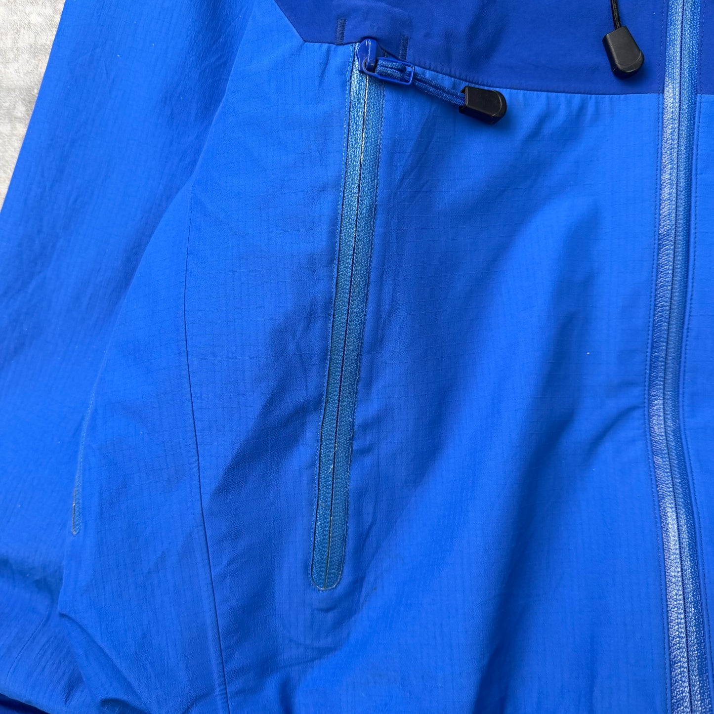 Vintage Arc'teryx Beta AR Gore-tex Shell Jacket (M)