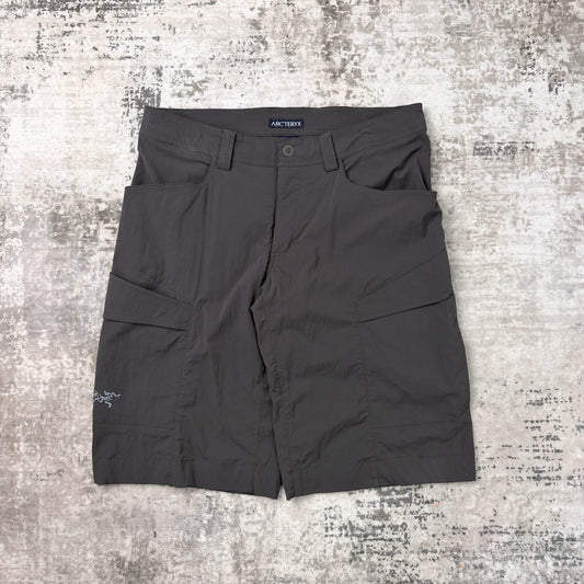 Arc'teryx Rampart Long Cargo Shorts (W32)