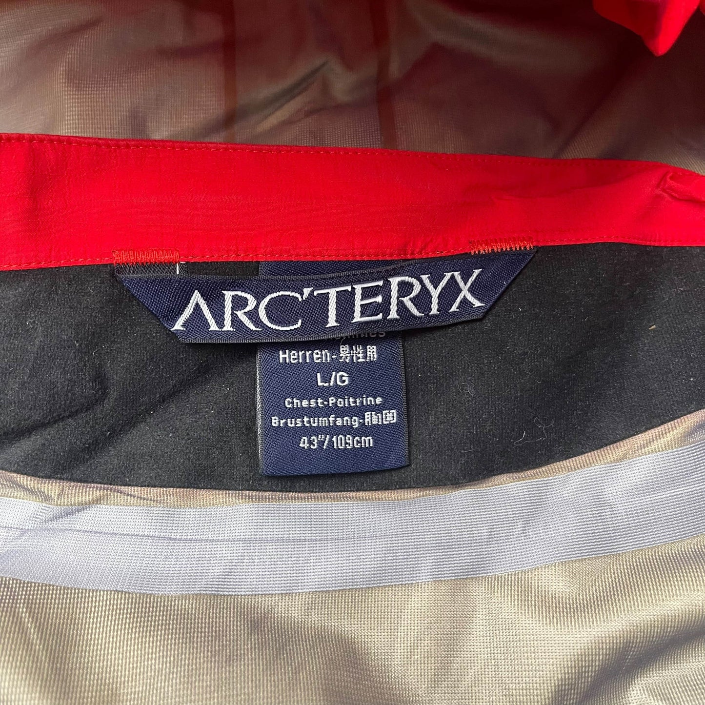 Vintage Arc'teryx Beta AR Gore-tex Shell Jacket (L)