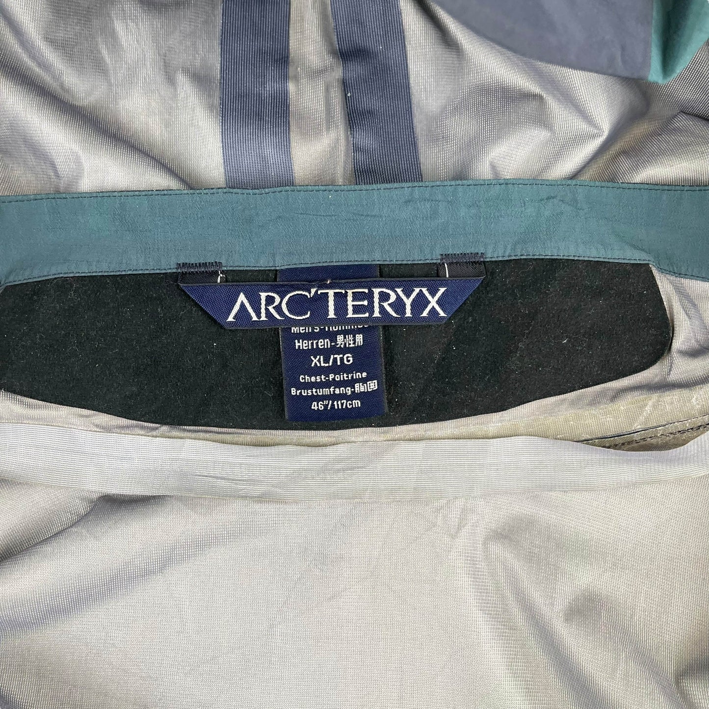 Vintage Arc'teryx Beta AR (XL)