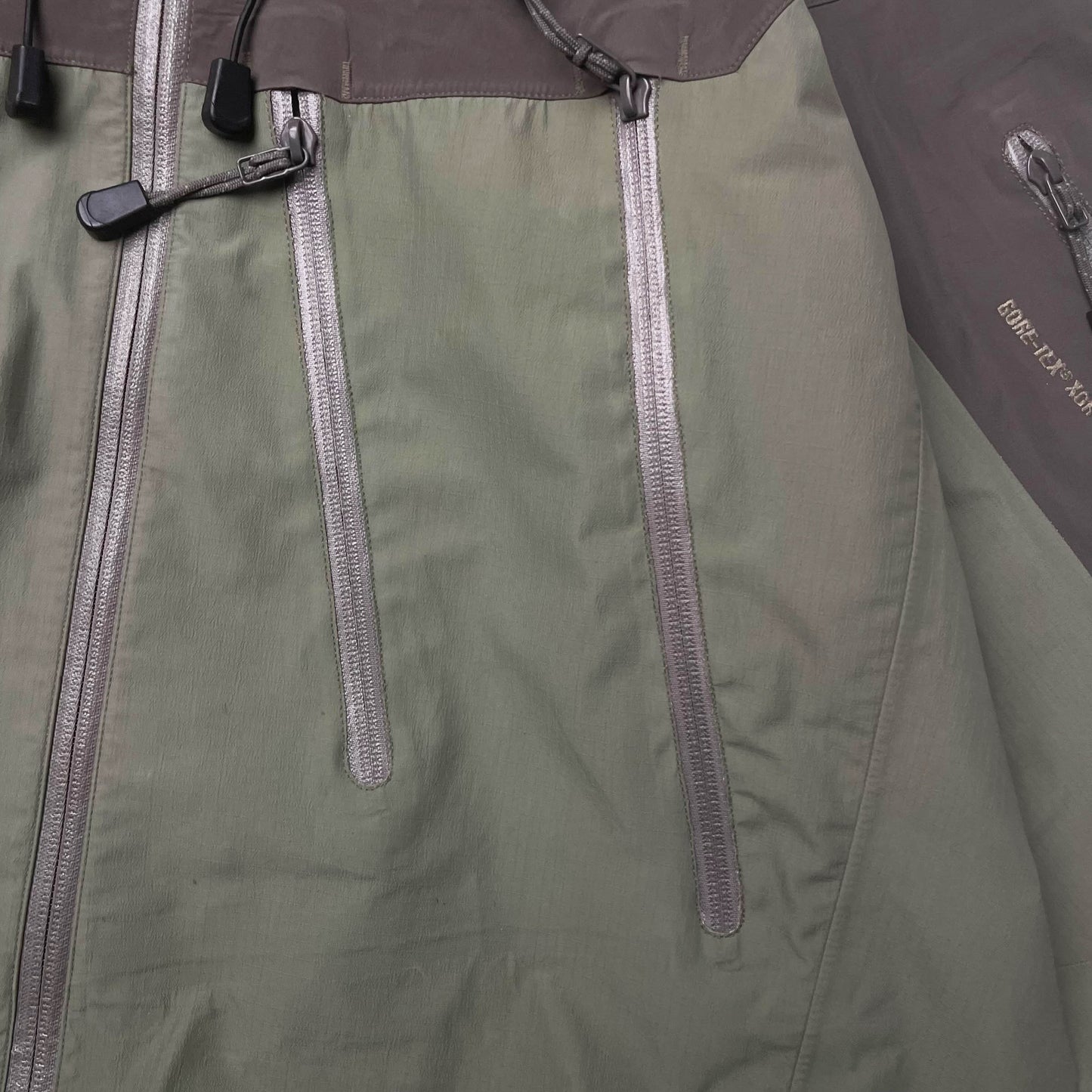 Vintage Arc'teryx Theta AR Gore-tex Shell Jacket (L)