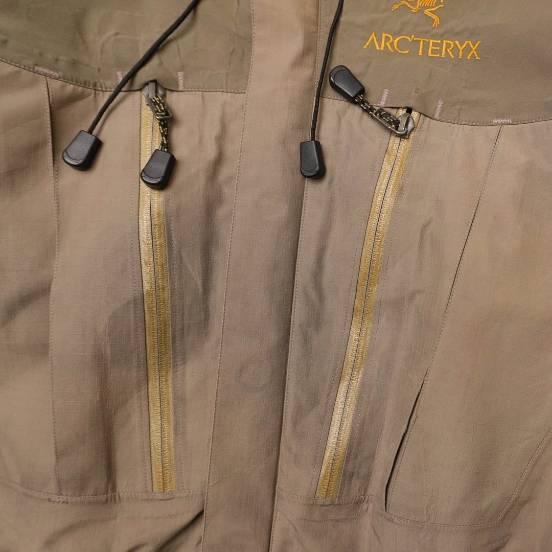 Vintage Arc'teryx Alpha SV Gore-tex Shell Jacket (M)